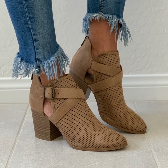 NIB Chic Perforated Buckle High Block Heel Booties - Picture 1 of 8